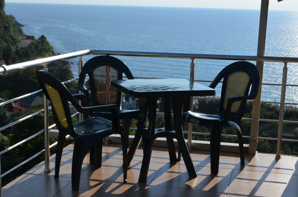 Rezo'S House Hotel Квариати Екстериор снимка